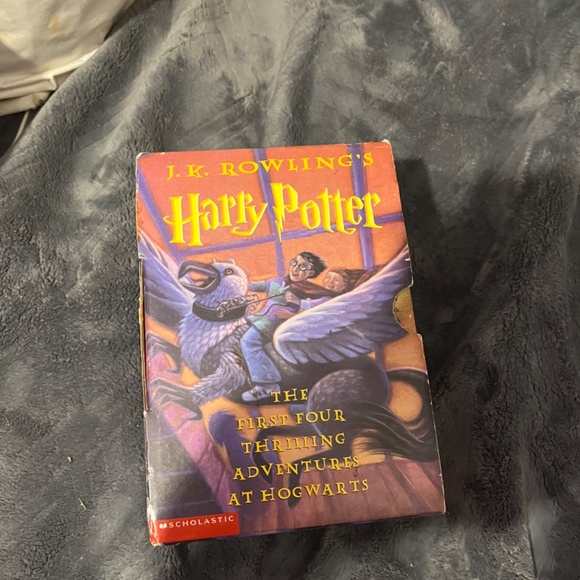 Harry Potters First 4 Adventures in Hogwarts - Picture 3 of 3